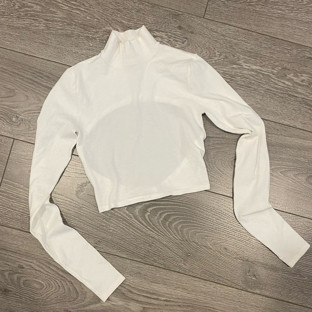 Sun•deh Aritzia White Long sleeve